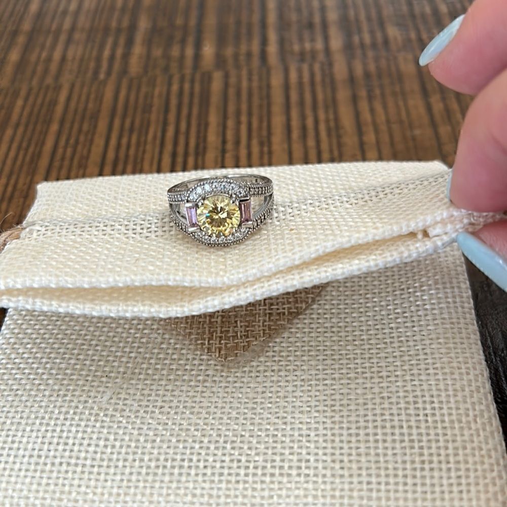 Pretty lemon color stone with crystals on the side
